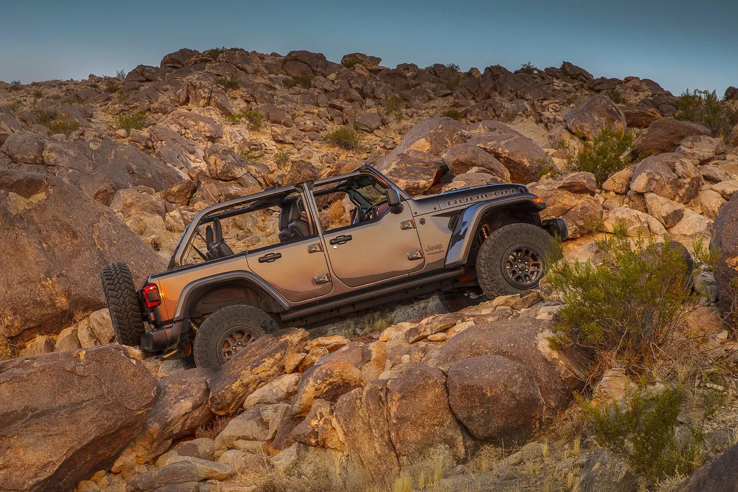Jeep Wrangler Rubicon 392ci V8 64 litres Hemi 470 ch-2-Comp