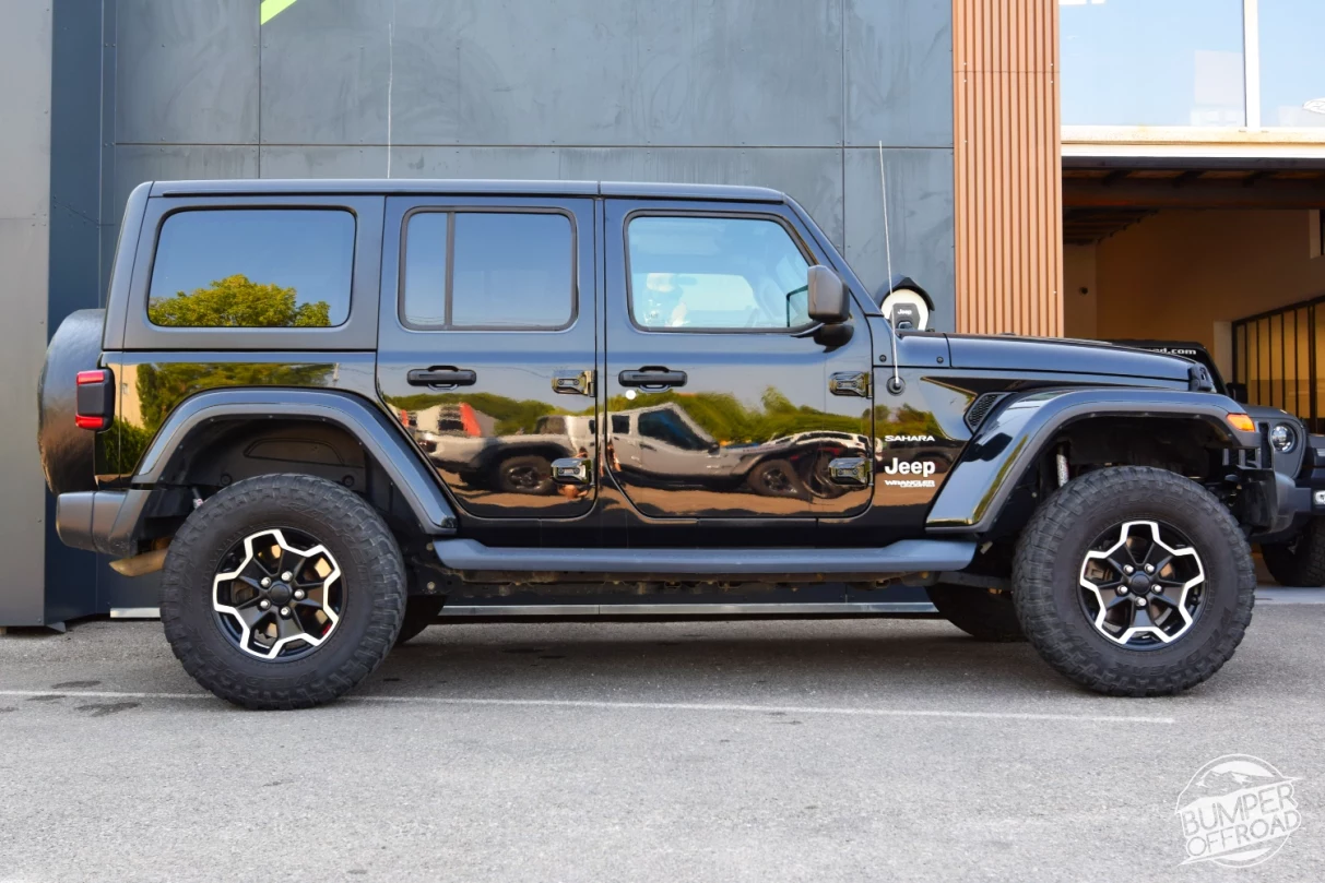Vendu - Jeep Wrangler Sahara JLU 3,6L E85 Black