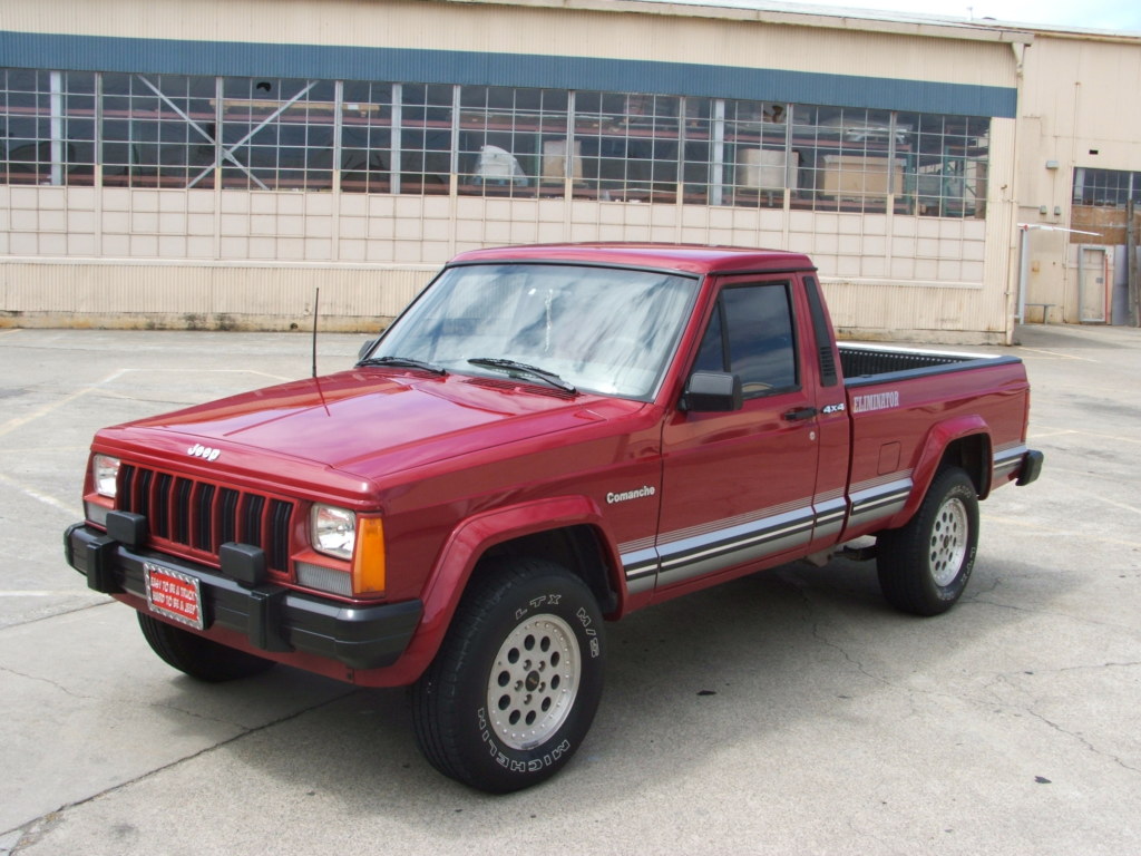 Jeep Comanche Eliminator rouge de 1990, pick-up base sur le Cherokee XJ