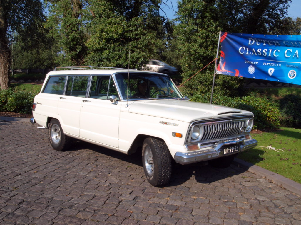 Un Jeep Wagoneer de 1969, generation contemporaine de la Super Wagoneer, expose au musee Louwman