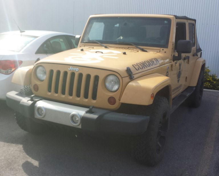 Jeep Wrangler Unlimited JK noire, la premiere Wrangler quatre portes de serie