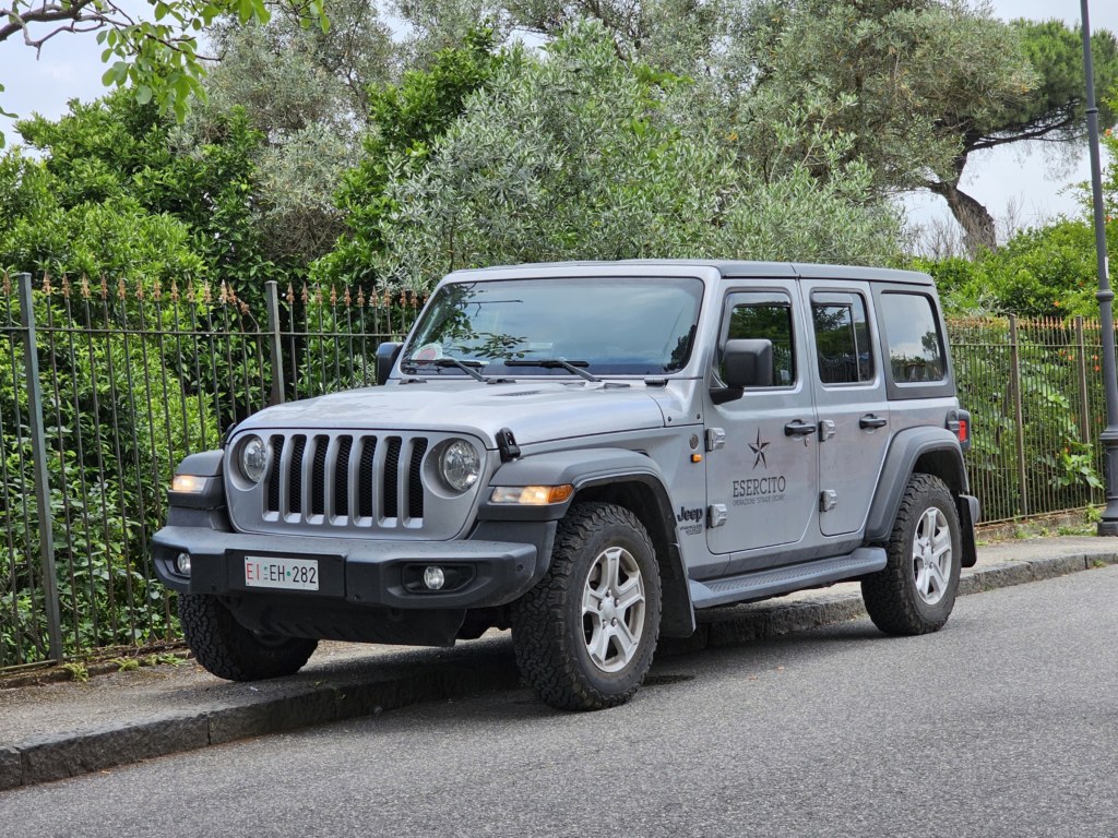 Jeep Wrangler Unlimited JL gris de l’Esercito Italiano, motorisation diesel EcoDiesel