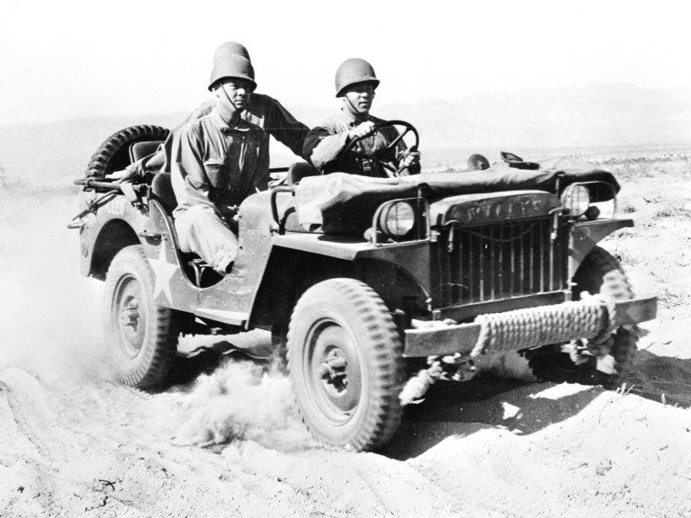 Willys MA de l’US Army dans le sable du Desert Training Center en Californie