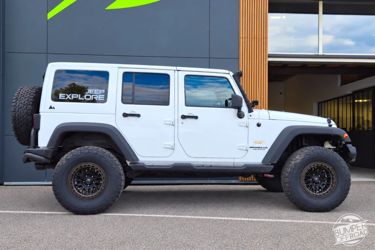 Jeep JKU Wrangler Sahara V6 3,6 L Bright White 2015, vue 3 sur 15